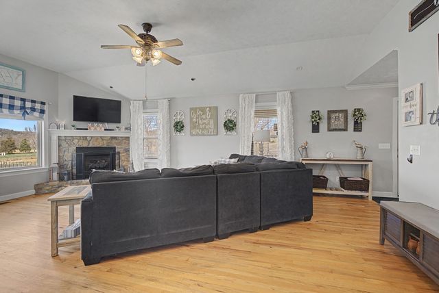 48 Fox Run Ln, Carthage, TN 37030