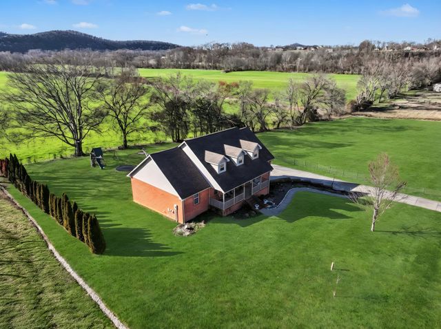 48 Fox Run Ln, Carthage, TN 37030