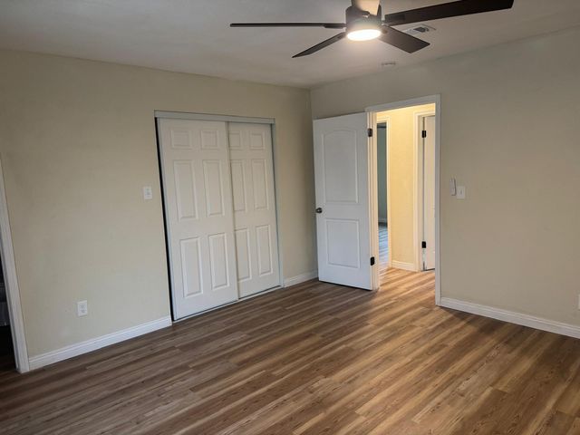 956 E Cinnamon Drive, Lemoore, CA 93245