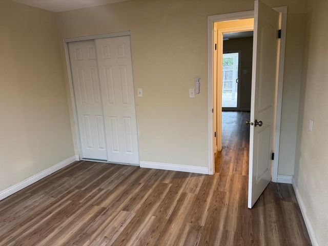 956 E Cinnamon Drive, Lemoore, CA 93245