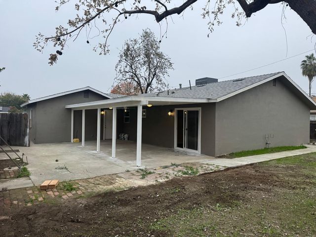 956 E Cinnamon Drive, Lemoore, CA 93245