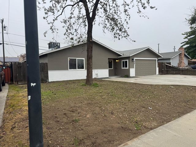 956 E Cinnamon Drive, Lemoore, CA 93245