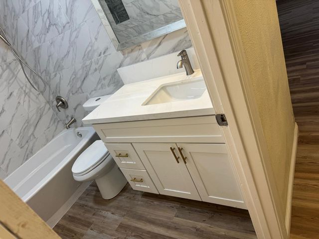 956 E Cinnamon Drive, Lemoore, CA 93245