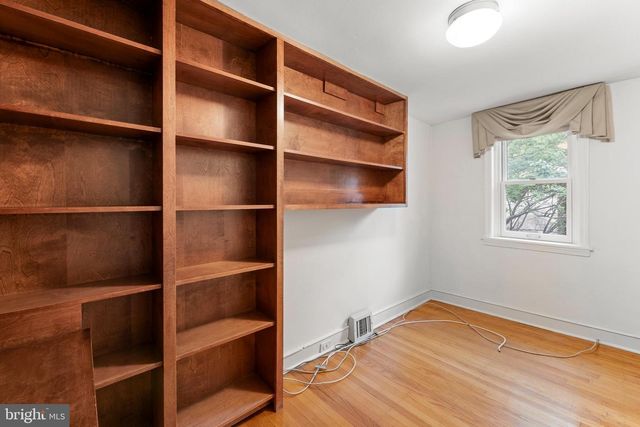 327 LAWRENCE CT, Philadelphia, PA 19106