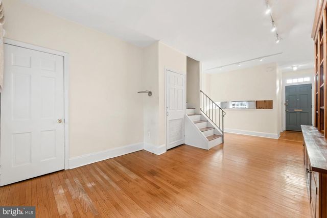 327 LAWRENCE CT, Philadelphia, PA 19106