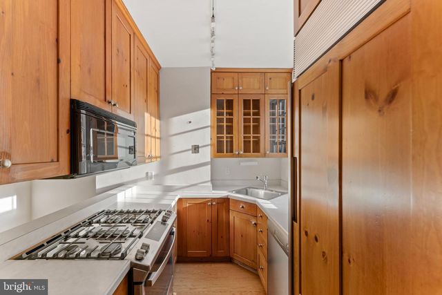 327 LAWRENCE CT, Philadelphia, PA 19106