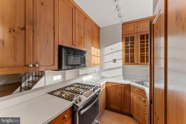 327 LAWRENCE CT, Philadelphia, PA 19106