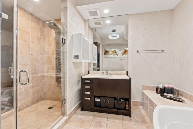 18201 COLLINS Avenue 3704, Sunny Isles Beach, FL 33160