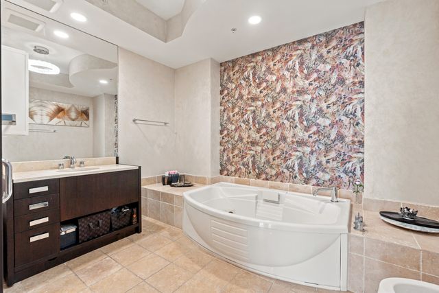 18201 COLLINS Avenue 3704, Sunny Isles Beach, FL 33160