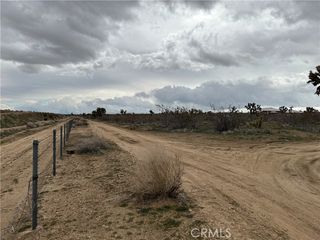 17 Smith, Phelan, CA 92371