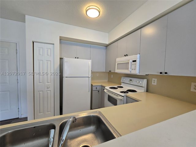 11060 SW 196th St 413, Cutler Bay, FL 33157