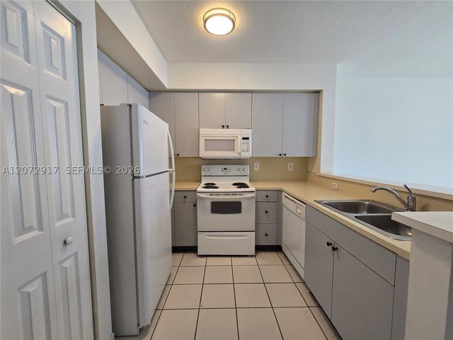 11060 SW 196th St 413, Cutler Bay, FL 33157