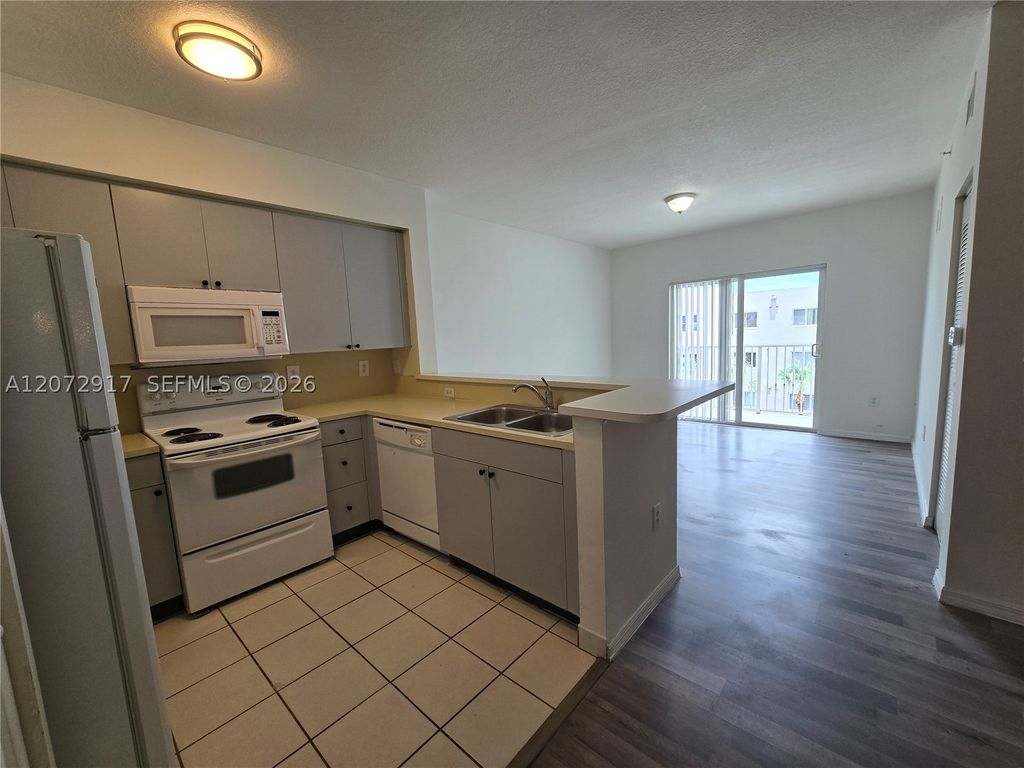 11060 SW 196th St 413, Cutler Bay, FL 33157