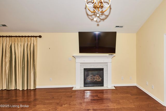 4802 Whitekirk Ct, Louisville, KY 40222