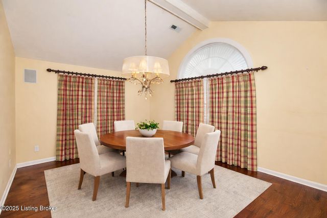 4802 Whitekirk Ct, Louisville, KY 40222