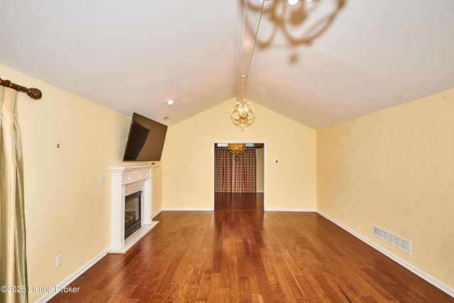 4802 Whitekirk Ct, Louisville, KY 40222