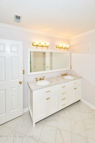 4802 Whitekirk Ct, Louisville, KY 40222