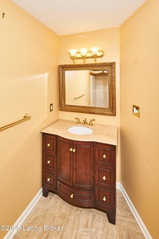 4802 Whitekirk Ct, Louisville, KY 40222