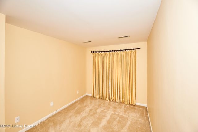 4802 Whitekirk Ct, Louisville, KY 40222