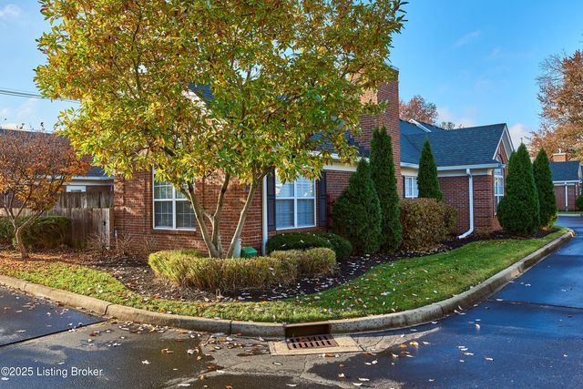 4802 Whitekirk Ct, Louisville, KY 40222