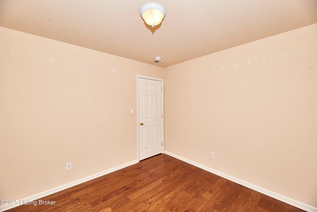 4802 Whitekirk Ct, Louisville, KY 40222