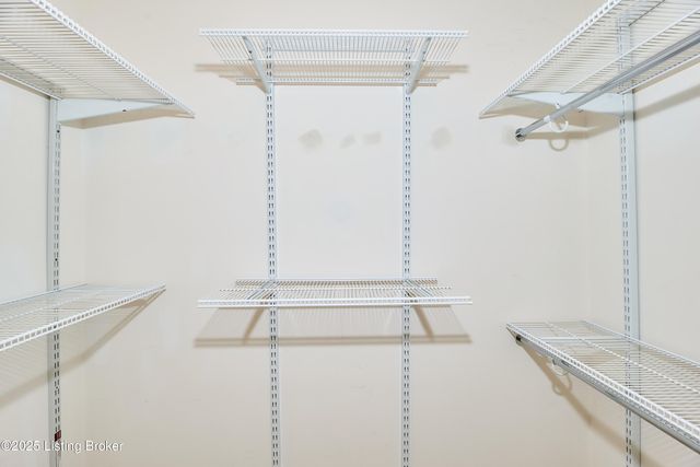 4802 Whitekirk Ct, Louisville, KY 40222