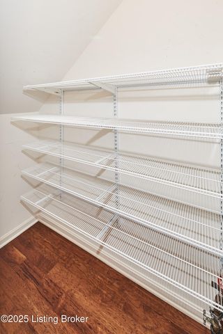 4802 Whitekirk Ct, Louisville, KY 40222