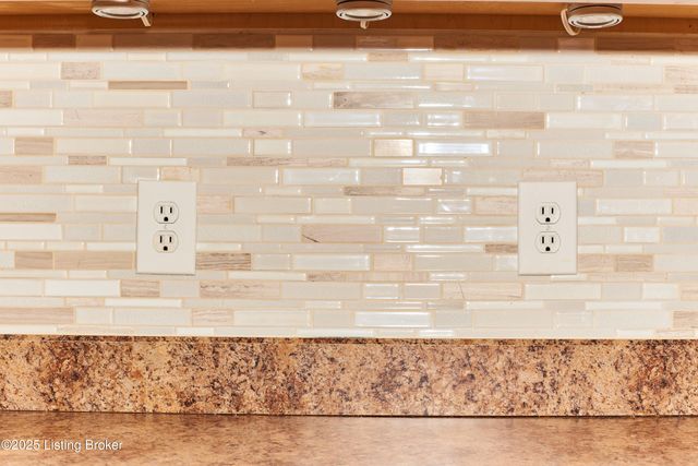 4802 Whitekirk Ct, Louisville, KY 40222