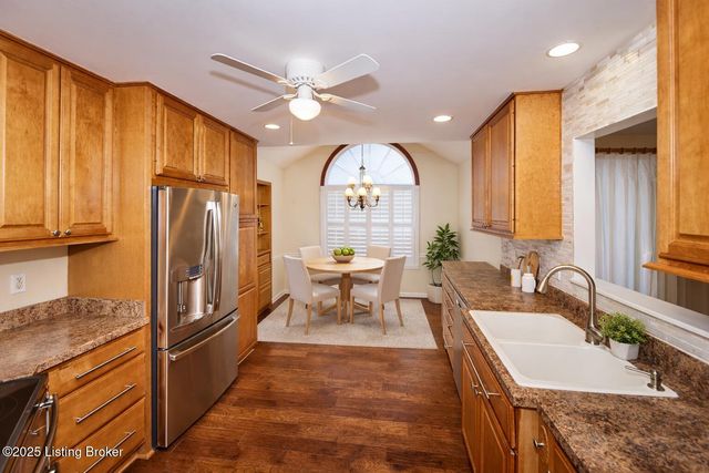 4802 Whitekirk Ct, Louisville, KY 40222