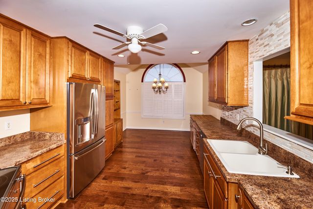 4802 Whitekirk Ct, Louisville, KY 40222