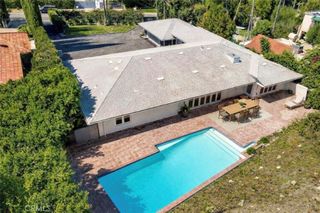 4450 Hayvenhurst, Encino, CA 91436