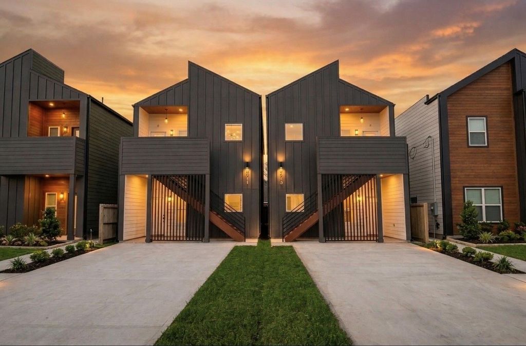 326 Clearwater C-D Street, Houston, TX 77029