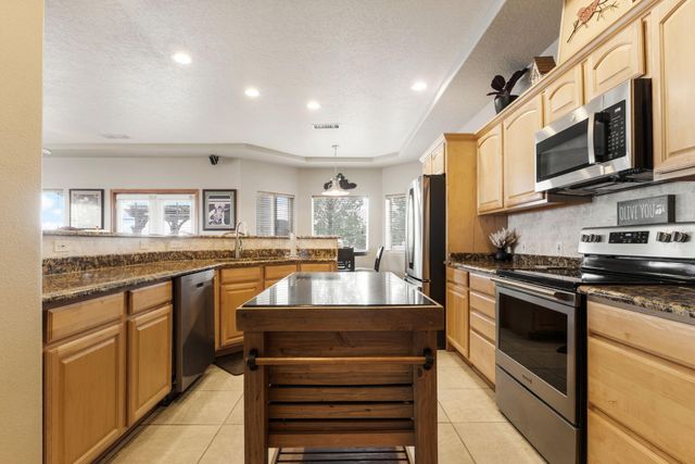 6908 Chapingo Road NE, Rio Rancho, NM 87144