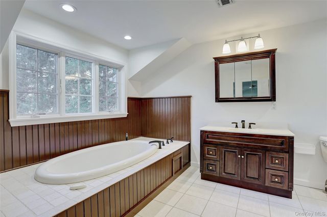 21 Mile Road, Suffern, NY 10901