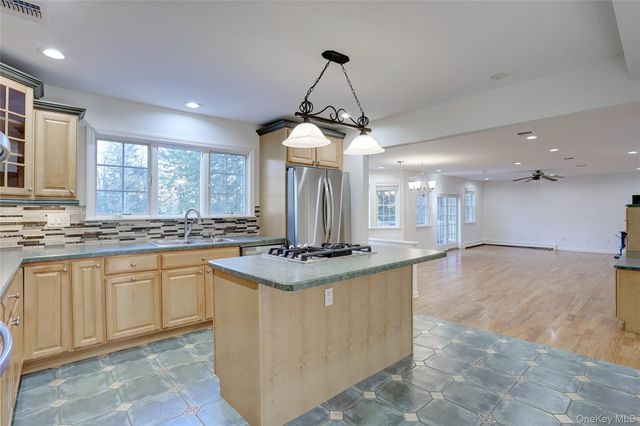 21 Mile Road, Suffern, NY 10901