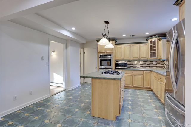 21 Mile Road, Suffern, NY 10901