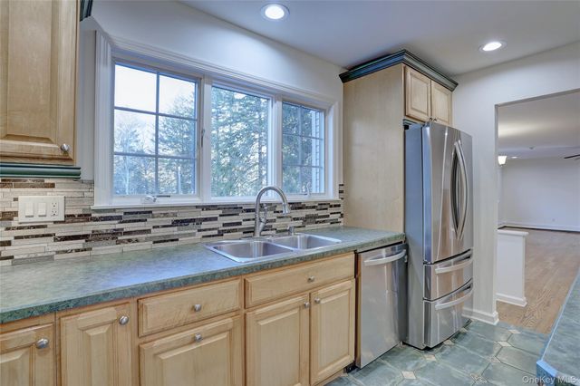 21 Mile Road, Suffern, NY 10901