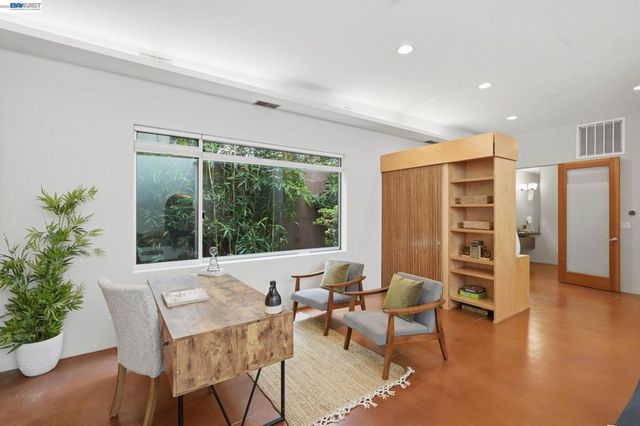 2709 10Th St D, Berkeley, CA 94710