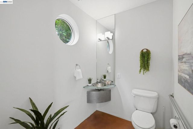 2709 10Th St D, Berkeley, CA 94710