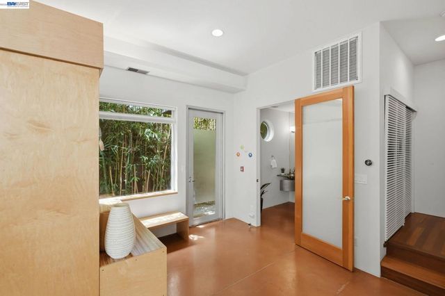 2709 10Th St D, Berkeley, CA 94710