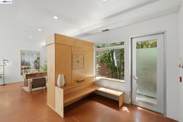 2709 10Th St D, Berkeley, CA 94710
