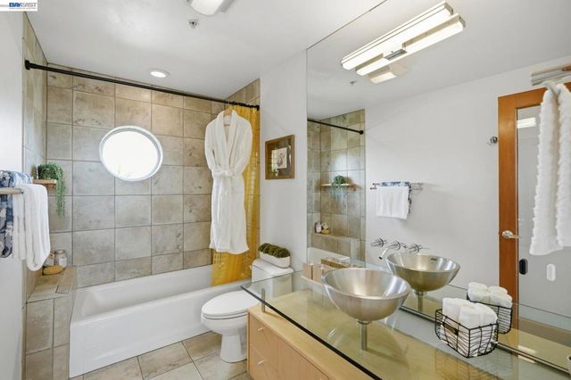 2709 10Th St D, Berkeley, CA 94710