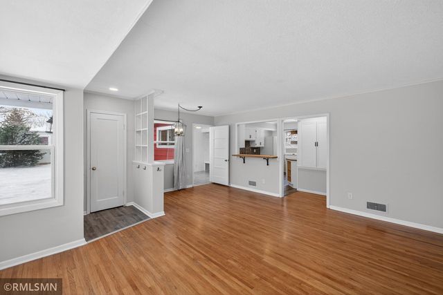 923 14th Street NE, Owatonna, MN 55060