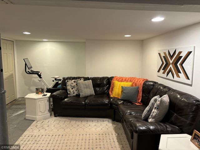 923 14th Street NE, Owatonna, MN 55060