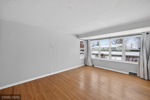 923 14th Street NE, Owatonna, MN 55060