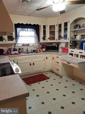 2584 SPRING VALLEY RD, Lancaster, PA 17601