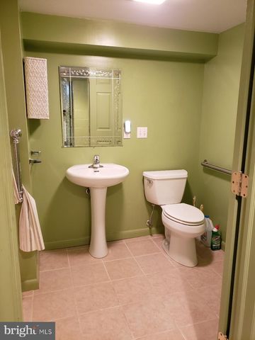 2584 SPRING VALLEY RD, Lancaster, PA 17601