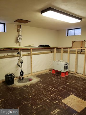 2584 SPRING VALLEY RD, Lancaster, PA 17601