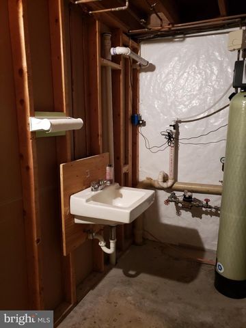 2584 SPRING VALLEY RD, Lancaster, PA 17601