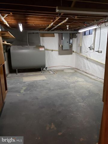 2584 SPRING VALLEY RD, Lancaster, PA 17601